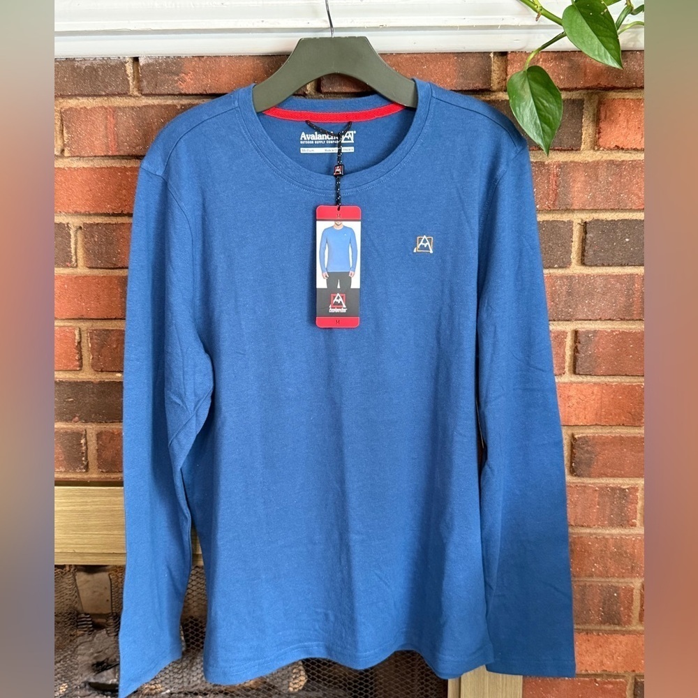 NWT Avalanche blue long sleeve shirt size M
